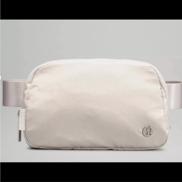 Lululemon Everywhere Belt Bag in White Opal - Picture 1 of 8